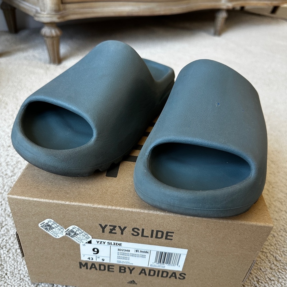 Adidas YZY Slide in SLTMRN